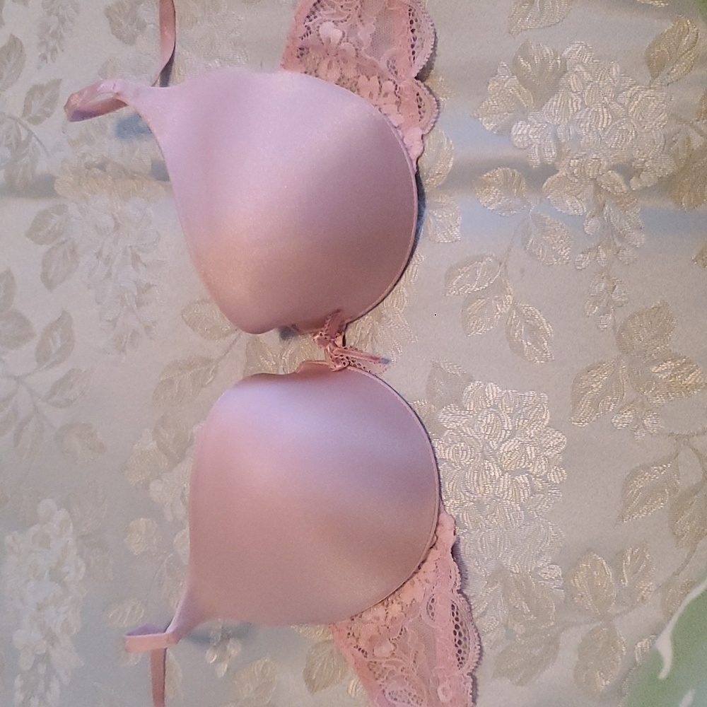 VS Angel's smooth padded bra